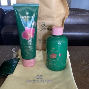 Holiday Orchid Dusk Soft & Smooth Set. Includes exfoliating glove. New